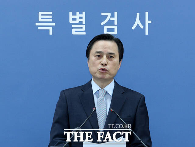 조은석 특검이 15일 서울 서초구 서울고검에서 윤석열 전 대통령의 비상계엄 선포 동기와 최초 준비 시점 등을 포함한 수사 결과를 발표하고 있다. /이새롬 기자