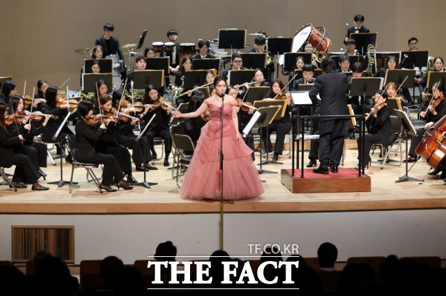 의왕시 송년음악회 맺음 그리고 시작 진행 모습. /의왕시