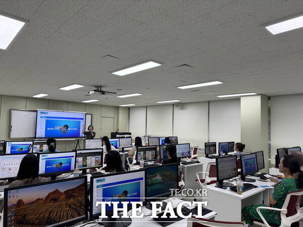 영양Dream 연구회가 에듀테크 연수를 진행하는 모습. /정예준 기자