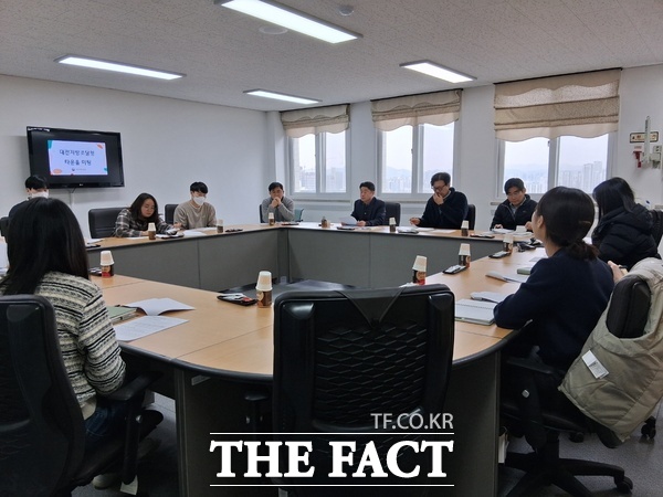 대전지방조달청은 15일 청사 내 회의실에서 '2025년도 대전지방조달청 타운홀 미팅'을 개최하고 2026년도 업무계획 등 주요 현안에 대한 자유로운 소통의 시간을 가졌다. /대전지방조달청