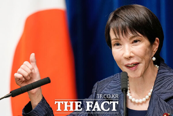 일본은행이 이르면 오는 18~19일 올해 마지막 금융정책결정회의를 진행한다. 만약 예고대로 금리 인상이 이뤄지면 일본은 30년 만에 처음으로 기준금리 0.75%가 된다. 사진은 다카이치 사나에 일본 총리. /AP.뉴시스