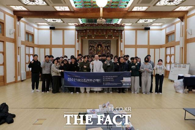 구례군이 화엄사 K-명상 힐링의 날을 개최하고 있다./구례군