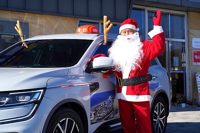 울진군이 24~25일 이틀간 산타관광택시를 특별 운행한다. /울진군