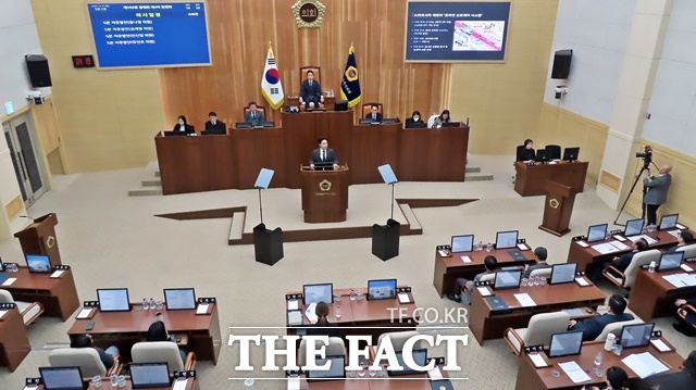 세종시의회가 15일 본회의장에서 제102회 정례회 제4차 본회의를 열고 있다. /김형중 기자