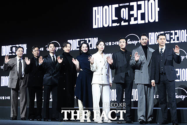 배우 박용우와 노재원, 강길우, 정성일, 원지안, 서은수, 우도환, 정우성, 현빈(왼쪽부터)이 15일 오전 서울 강남구 그랜드 인터컨티넨탈 서울 파르나스에서 열린 디즈니+ 새 오리지널 시리즈 ‘메이드 인 코리아’ 제작발표회에 참석해 포즈를 취하고 있다. /서예원 기자