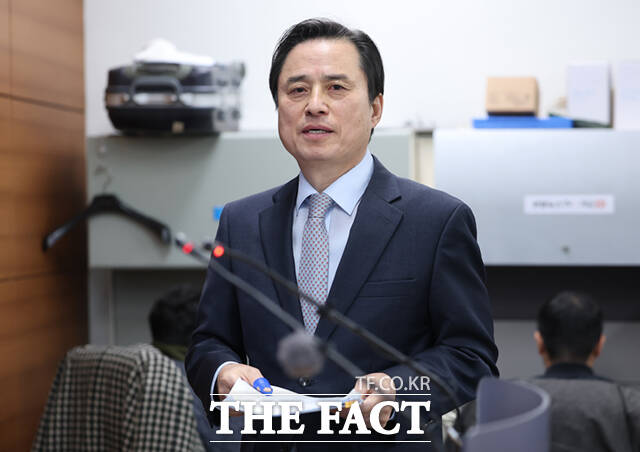 조은석 특검이 15일 서울 서초구 서울고검에서 윤석열 전 대통령의 비상계엄 선포 동기와 최초 준비 시점 등을 포함한 수사 결과를 발표하고 있다. /이새롬 기자