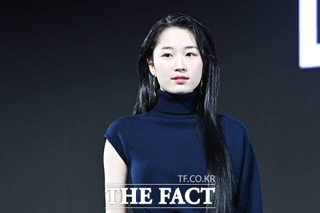 배우 박용우와 노재원, 강길우, 정성일, 원지안, 서은수, 우도환, 정우성, 현빈(왼쪽부터)이 15일 오전 서울 강남구 그랜드 인터컨티넨탈 서울 파르나스에서 열린 디즈니+ 새 오리지널 시리즈 ‘메이드 인 코리아’ 제작발표회에 참석해 포즈를 취하고 있다. /서예원 기자