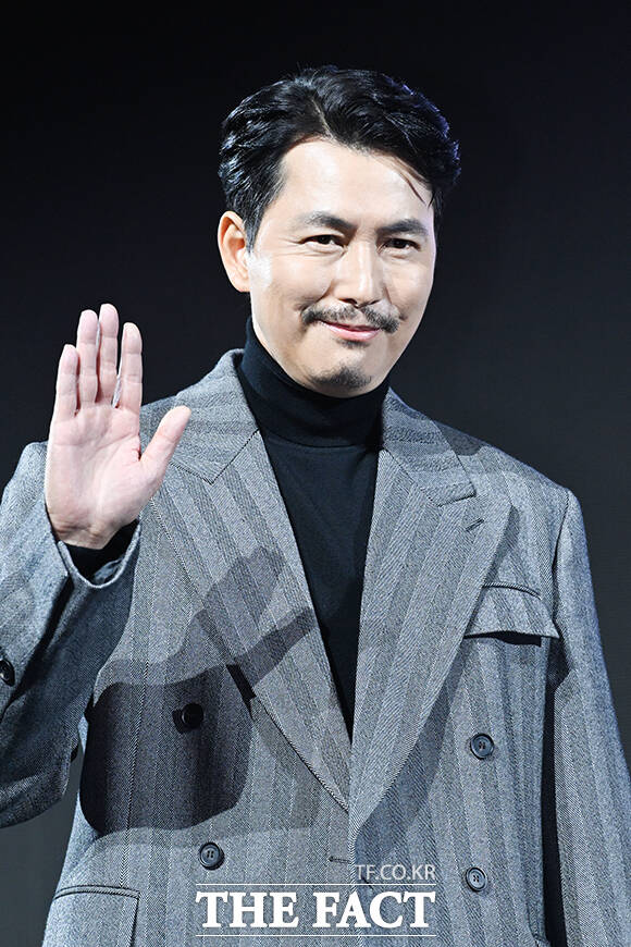 배우 정우성이 15일 오전 서울 강남구 그랜드 인터컨티넨탈 서울 파르나스에서 열린 디즈니+ 새 오리지널 시리즈 '메이드 인 코리아' 제작발표회에 참석해 포즈를 취하고 있다. /서예원 기자