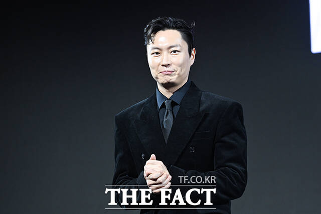 배우 박용우와 노재원, 강길우, 정성일, 원지안, 서은수, 우도환, 정우성, 현빈(왼쪽부터)이 15일 오전 서울 강남구 그랜드 인터컨티넨탈 서울 파르나스에서 열린 디즈니+ 새 오리지널 시리즈 ‘메이드 인 코리아’ 제작발표회에 참석해 포즈를 취하고 있다. /서예원 기자