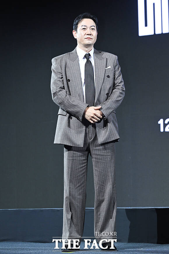 배우 박용우와 노재원, 강길우, 정성일, 원지안, 서은수, 우도환, 정우성, 현빈(왼쪽부터)이 15일 오전 서울 강남구 그랜드 인터컨티넨탈 서울 파르나스에서 열린 디즈니+ 새 오리지널 시리즈 ‘메이드 인 코리아’ 제작발표회에 참석해 포즈를 취하고 있다. /서예원 기자