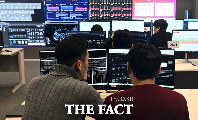 지난 3월 4일 서울 여의도 대체거래소 넥스트레이드 상황실에서 넥스트레이드 직원들이 시장 상황을 모니터링 하고 있다. /임영무 기자