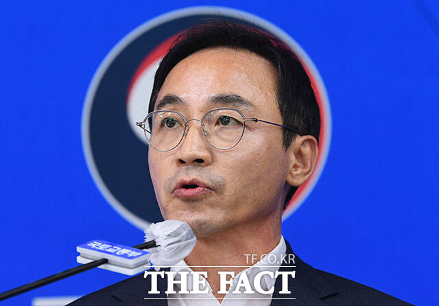 김오진 국토교통부 제1차관이 지난 2023년 8월 세종시 정부세종청사에서 민간아파트 무량판 구조 조사계획을 발표하고 있다. /세종=이동률 기자