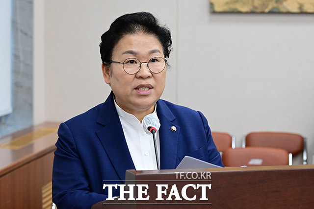 문정복 더불어민주당 의원이 16일 당 최고위원 보궐선거에 출마를 선언했다. 사진은 문 의원./남윤호 기자