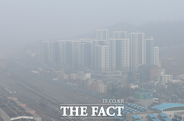 기상청에 따르면 17일 새벽부터 오전 사이 수도권 등에는 가시거리 200m 미만의 짙은 안개가 끼는 곳이 있을 전망이다. /더팩트 DB