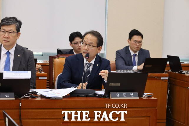 강준현 의원이 국회 정무위에서 질의를 하고 있다. /강준현 의원실