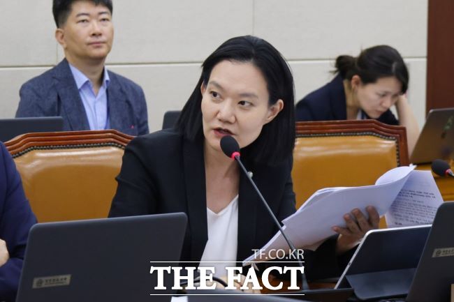 김남희 국회의원이 국회 상임위원회에서 질의하고 있다. /김남희 의원실