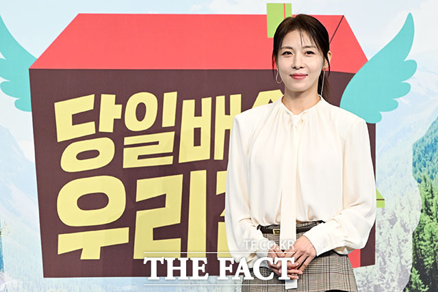 '당일배송 우리집' 미소가 아름다운 네 자매. 방송인 장영란과 배우 하지원, 김성령, 안무가 가비(왼쪽부터).