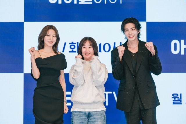 배우 최수영, 이광영 감독, 배우 김재영(왼쪽부터)이 지니TV 새 오리지널 드라마 '아이돌아이' 제작발표회에 참석해 다양한 이야기를 전했다. /지니TV