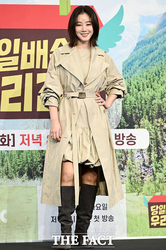 '당일배송 우리집' 미소가 아름다운 네 자매. 방송인 장영란과 배우 하지원, 김성령, 안무가 가비(왼쪽부터).