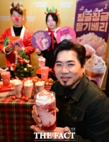  컴포즈커피, 김조한이 추천하는 '겨울 딸기 신메뉴' [포토]