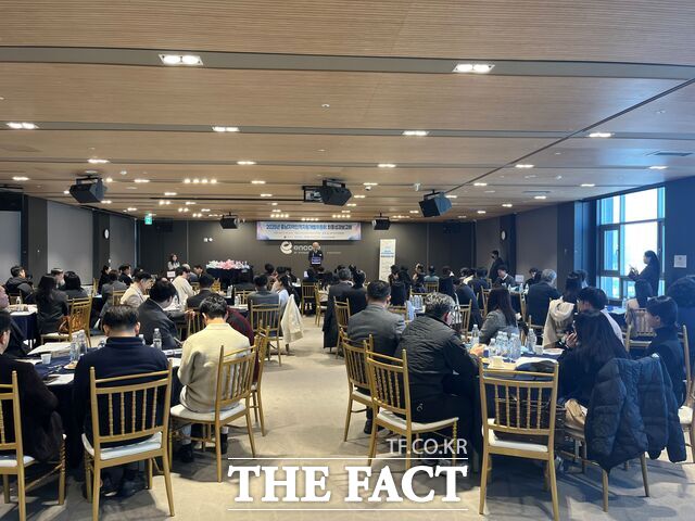 17일 충남지역인적자원개발위원회가 라마다앙코르 천안에서 '2025년 지역인자위 최종 성과 보고회'를 진행하고 있다. /충남경제진흥원