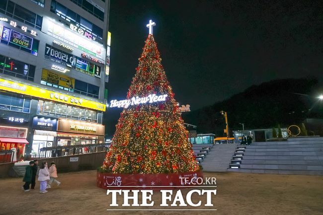 목감중앙광장 크리스마스트리 풍경. /시흥시