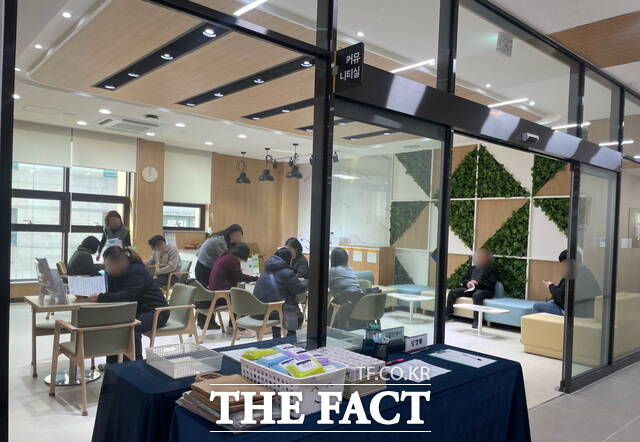 천안시 일자리종합지원센터에서 '구인구직 만남의 날' 행사가 열리고 있다. /천안시