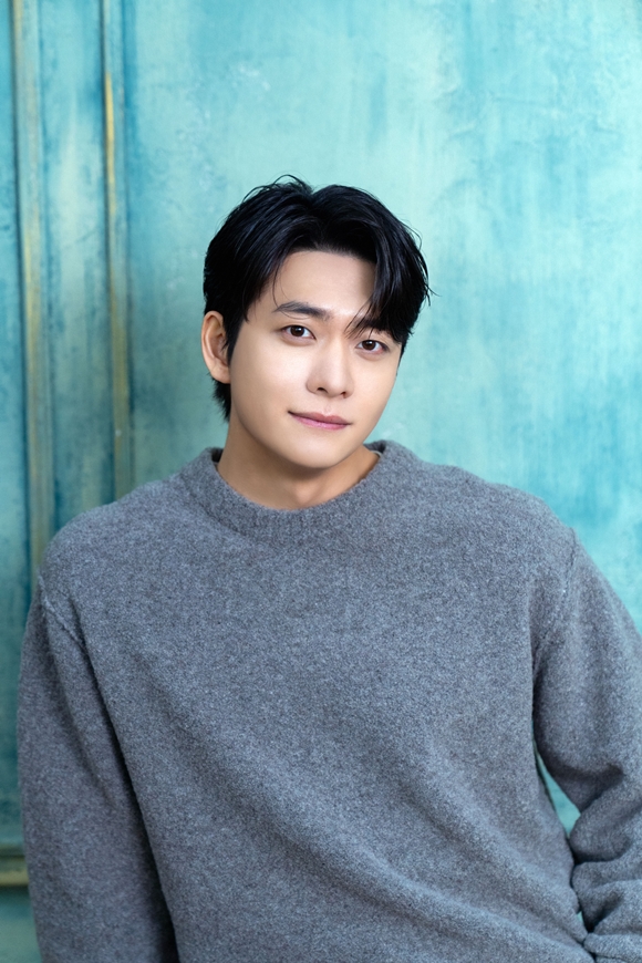 배우 강태오가 최근 서울 강남구 한 카페에서 <더팩트>와 만나 MBC 금토드라마 이강에는 달이 흐른다 인터뷰를 진행했다. /맨오브크리에이션