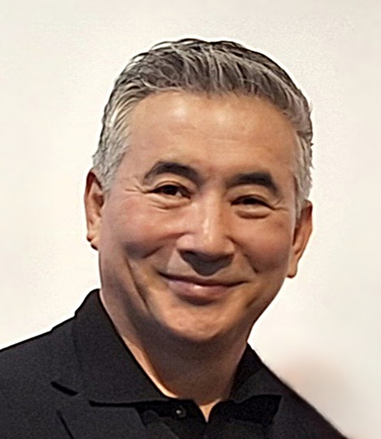 선행과 봉사를 실천하는 스타들의 미담 뒤에는 이를 든든히 뒷받침하는 후원자들이 존재한다. 그중 대표적 인물이 바로 김영철 바인그룹 회장이다. 연예계에서는 그를 기업인보다 한김회 회장으로 더 친근하게 부른다. /한김회