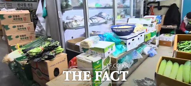 17일 오승혁의 현장은 계주가 15억원 상당의 돈을 가지고 잠적해 분위기가 침통한 서울 송파구 가락시장을 찾아 현장 분위기를 취재했다. /가락시장=오승혁 기자