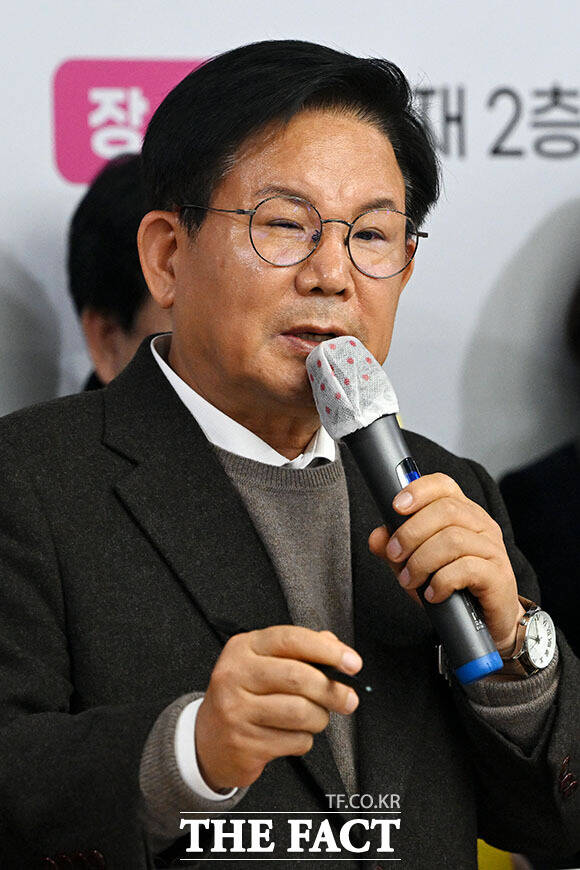 대장홍대선 DMC역 신설 관련 기자회견 열고 입장 밝히는 박 구청장.