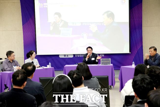 최대호 안양시장이 안양산업진흥원 순회간담회에서 발언하고 있다. /안양시