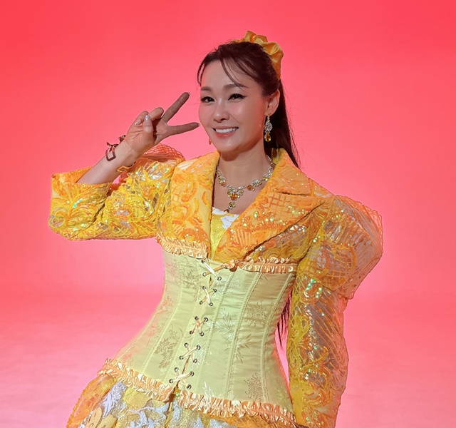 박주희는 지난 11월 12일 신곡'소문 좀 내주세요'를 발매하고 각종 방송과 무대를 통해 활발한 활동을 이어가고 있다. 이 곡은 특유의 댄스 트로트 장르로 SNS 등을 통해 빠르게 호응을 얻고 있다. /그루벤터