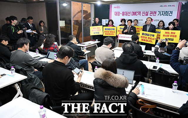 대장홍대선 DMC역 신설 관련 기자회견 열고 입장 밝히는 박 구청장.