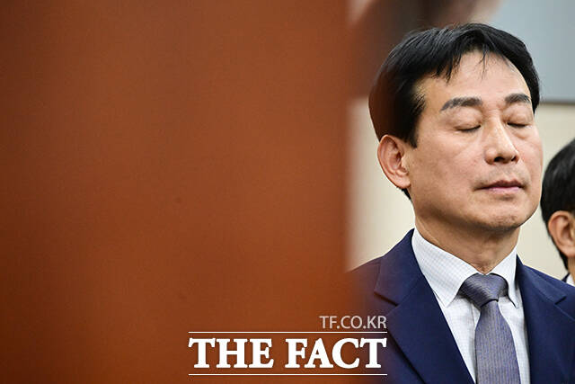 생각에 잠긴 민병기 쿠팡 대외협력 총괄 부사장.