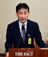  질의에 답변하는 민병기 쿠팡 대외협력 총괄 부사장 [포토]