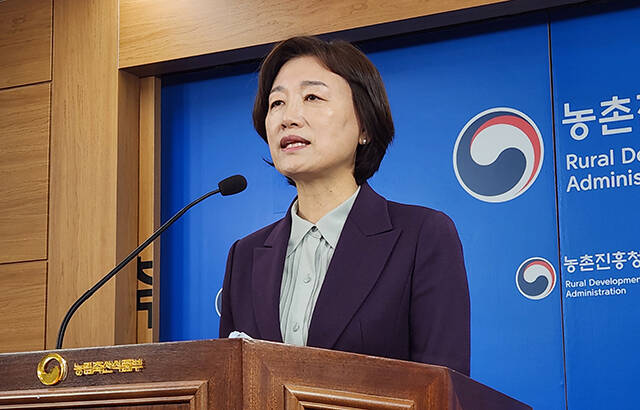 천연 물질인 프로폴리스가 아토피 증상을 완화시키는 효과가 있다는 것이 과학적으로 증명됐다. 사진은 방혜선 농촌진흥청 농업생물부장이 18일 정부세종청사에서 관련 브리핑을 하고 있는 모습./세종=박은평 기자