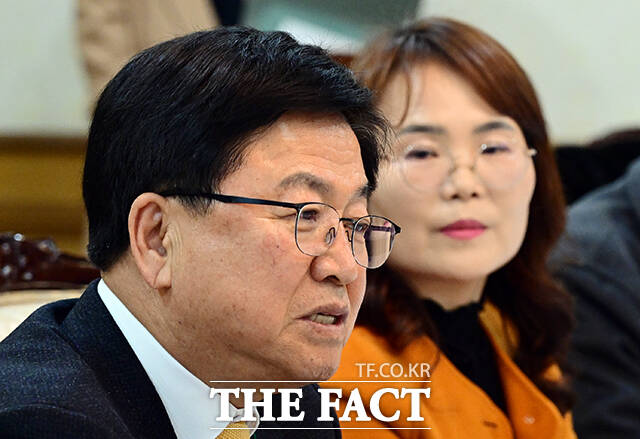 최교진 교육부 장관이 18일 오후 서울 종로구 정부서울청사에서 열린 학부모와 함께 만드는 교육공동체 제1차 교육진담 간담회에 참석해 모두발언을 하고 있다. /임영무 기자