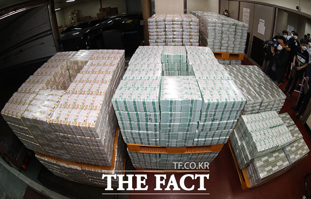 관봉권 폐기와 쿠팡 수사 외압 의혹을 수사하는 안권섭 특별검사팀이 출범 이후 첫 강제수사에 나섰다. 사진은 기사 내용과 직접적 관련이 없음. /사진공동취재단