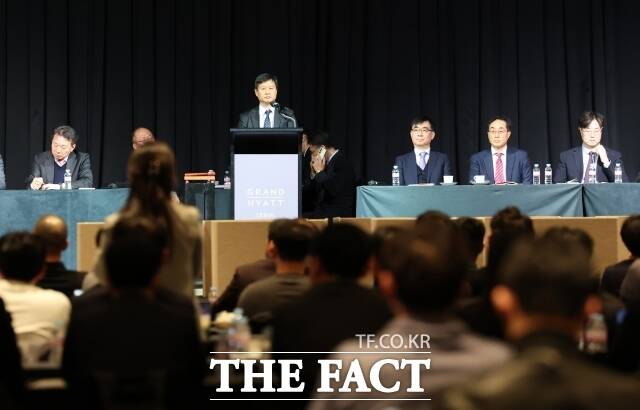 고려아연 임시주주총회가 지난 1월23일 오후 서울 용산구 그랜드하얏트 서울에서 열린 가운데, 박기덕 고려아연 대표이사가 개회를 선언하고 있다. /서예원 기자