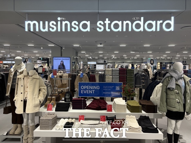 무신사의 SPA브랜드 무신사 스탠다드가 국내에서 빠르게 성장하고 있다. /문화영 기자
