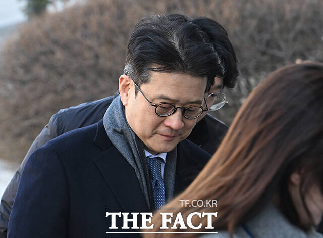 이창수 서울중앙지검장이 17일 오후 서울 종로구 헌법재판소에서 열린 탄핵심판 1차 변론에 출석하고 있다. /박헌우 기자