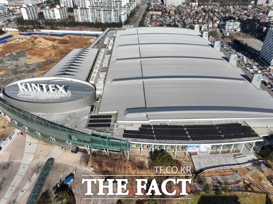 내년 1월부터 운영에 들어가는 킨텍스 제1전시장 옥상 공공 태양광 발전 시설의 모습. /고양시