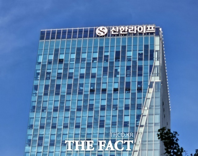 신한라이프가 빠르게 변화하는 보험 시장에 효과적으로 대응하고자 생성형 AI 에이전트(Agent)를 활용해 상품정보관리시스템을 자동화했다. /이선영 기자