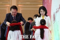  윤석열 '청년들이 우리 부부 자녀같아…비상사태 선포 이유'