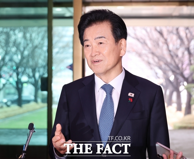 정 장관은 이날 사후 브리핑에서 통일부와 외교부 간 차관급 소통 채널을 구축하겠다고 밝혔다. 앞서 두 부처는 대북정책 주도권을 두고 갈등 양상을 보였다. 김남중 통일부 차관과 정연두 외교부 외교전략정보본부장은 정보 공유 차원의 월례 협의를 조만간 갖는다. /임영무 기자