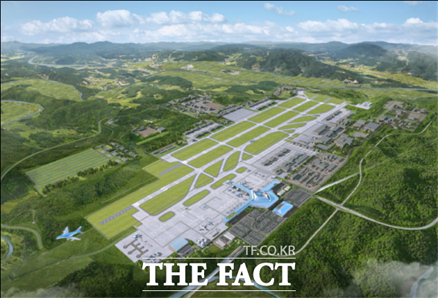 대구경북 통합 신공항 조감도. 활주로 오른쪽 푸른색 부분이 민간공항이고 나머지 상당 부분은 군공항 시설이다. /대구시