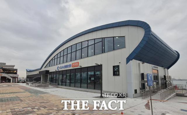 군산시 수산물종합센터 건어동 전경. /군산시