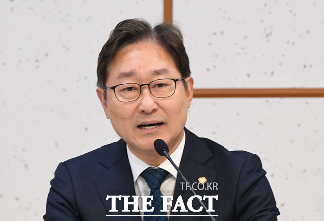 서울남부지법 형사합의12부(김정곤 부장판사)는 19일 폭력행위 등 처벌에 관한 법률 위반(공동폭행) 등 혐의를 받는 박범계 의원에게 벌금 300만원의 선고를 유예했다. 박주민 의원에게도 벌금 300만원 선고가 유예됐다. /이새롬 기자