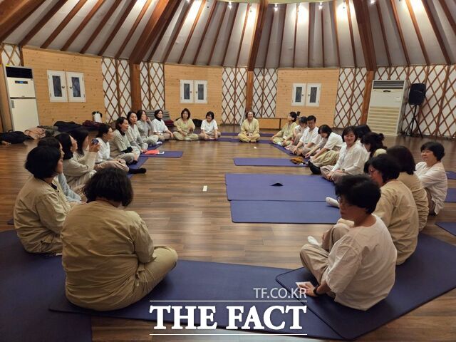 17일 충주시 '깊은산속옹달샘'에서 2025 하반기 에듀힐링센터 에듀-카운슬러 역량 강화 워크숍이 열리고 있다. /대전시교육청